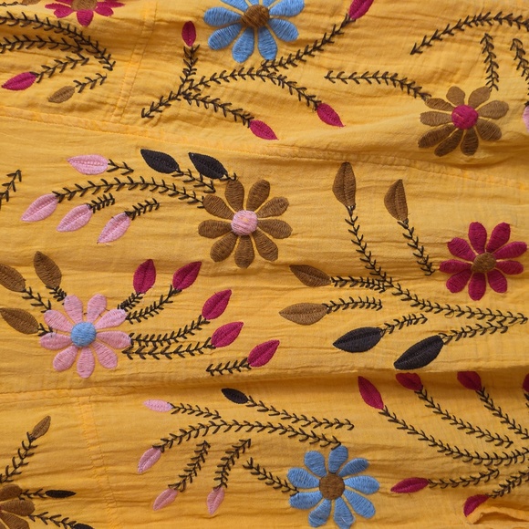 Avani Delamour Yellow Embroidered Boho Top Small NWT Floral V-Neck 3/4 Sleeve - Picture 9 of 13